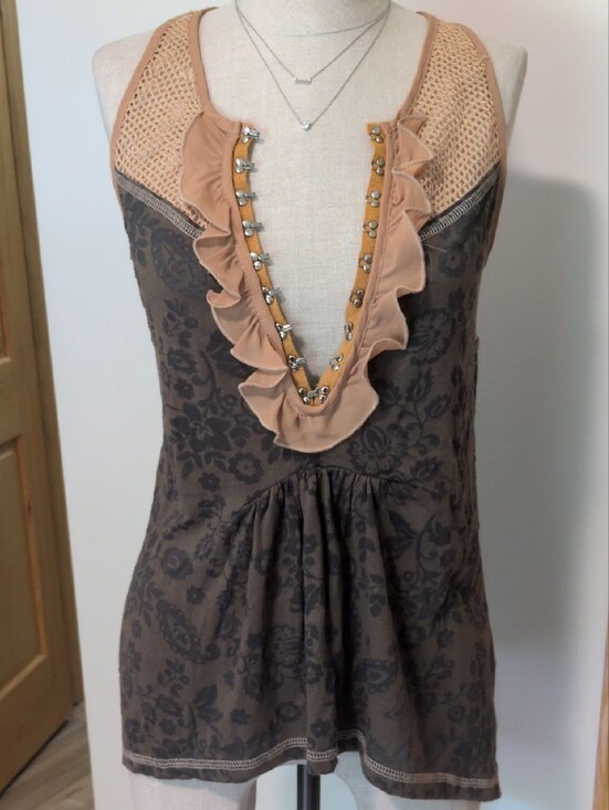 Tops - Med Vintage Women’s Khaki Mustard Ruffle V-Neck Tank Top
